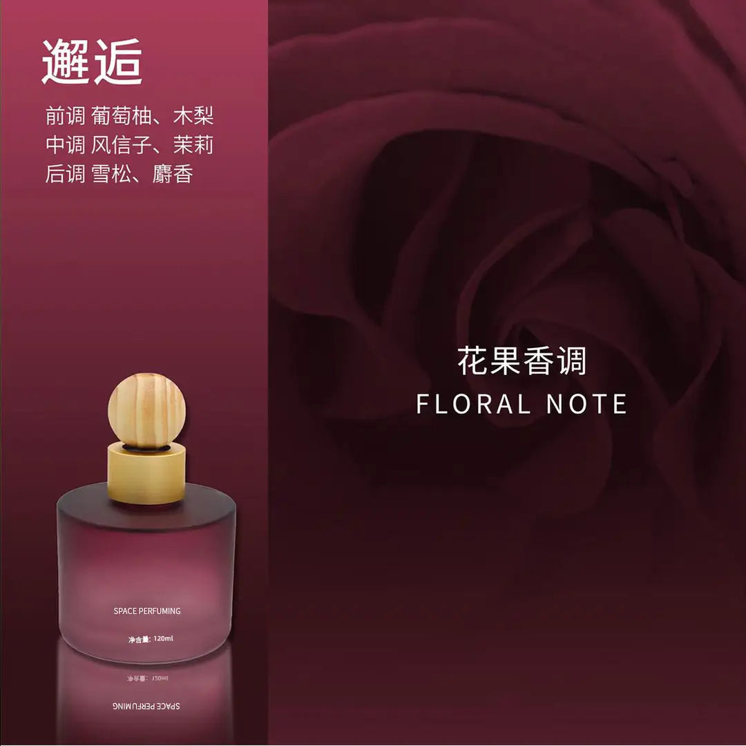 A car perfume bottle labeled SPACE FORFLUMING with a light wood-grain cap, set against a split background of deep burgundy and a soft-focus rose image with Chinese and English text reading 'FLORAL NOTE'.