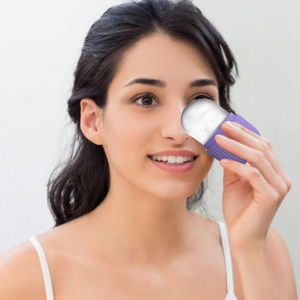 Ice Roller Facial Massager with silicone cleansing scrub
